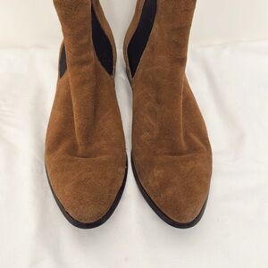 Brown Suede Ankle Boots with Sleek Silhouette